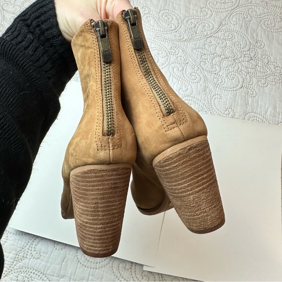Vince Camuto tan suede chunky heel ankle boots sz 8.5 - Picture 4 of 8